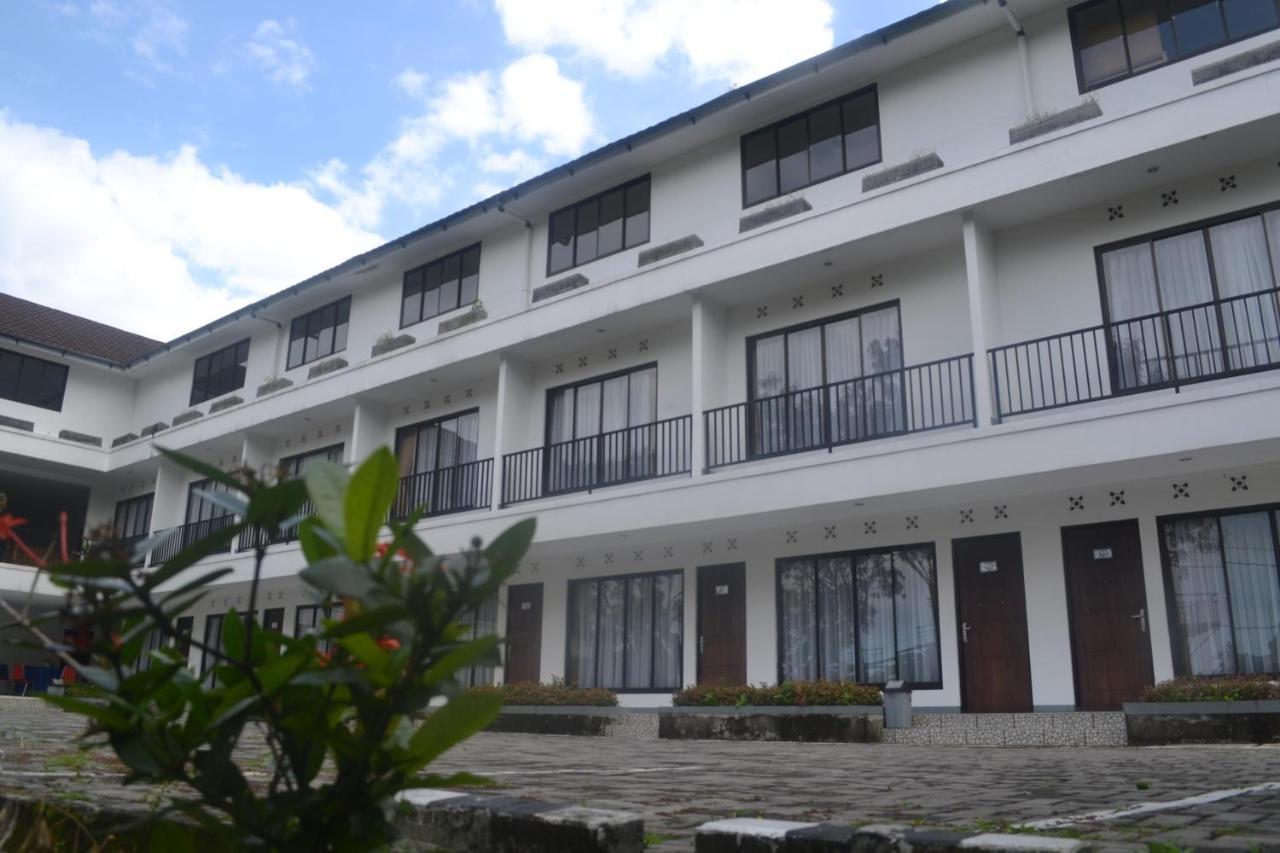 Puncak Village Hotel & Kampung Main Anak Gadok Exterior foto
